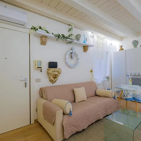 Cello Apartment *